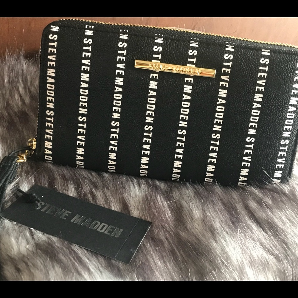 Steve Madden Wristlet!!